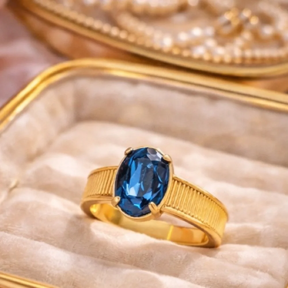 Premier Designs Azure 1390 Gold Ring Deep Blue Oval Stone Size 6 NWT Box